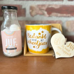 Cadeaupakket juf inclusief Mok bedankt voor het schooljaar + Bruisballen + houten hartje