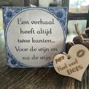 Tegel Delfts Blauw - Verhaal twee kanten wijn